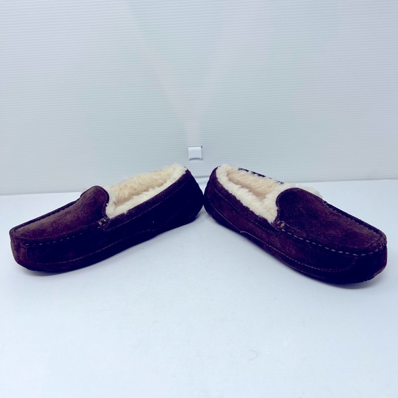 UGG**Ascot Brown Suede Unisex Slippers**US 4 $95 - Picture 4 of 7
